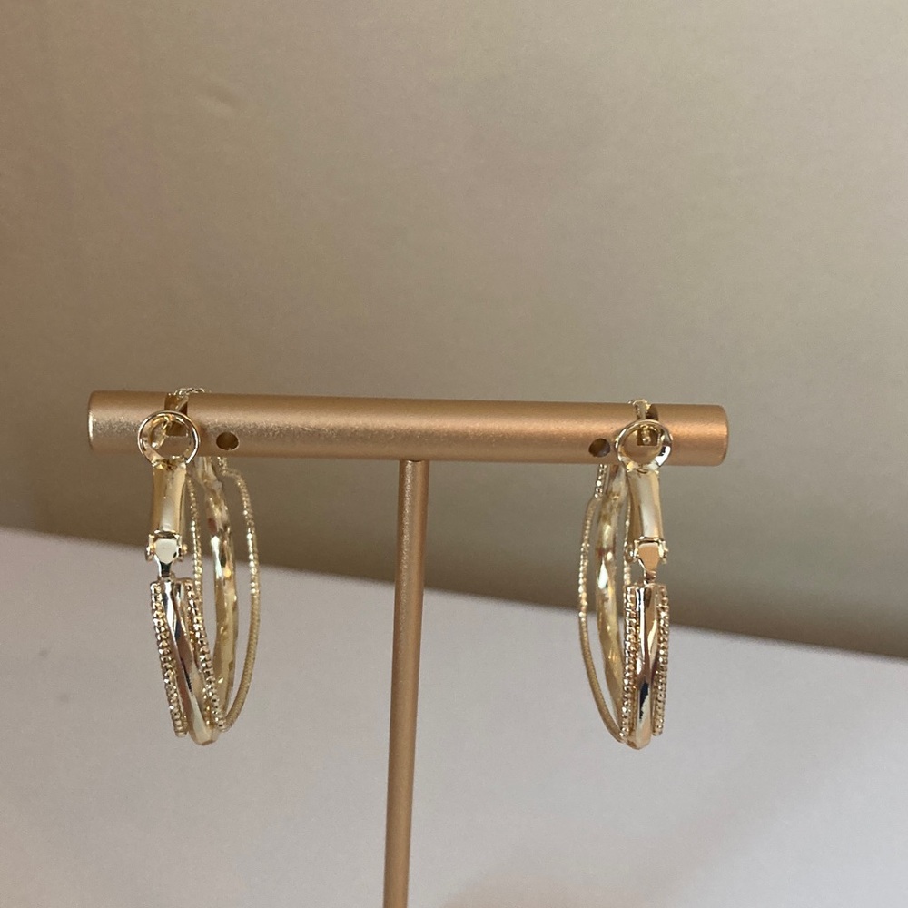 Pretty Bird Gold Heart Hoop Earrings - Picture 5 of 11